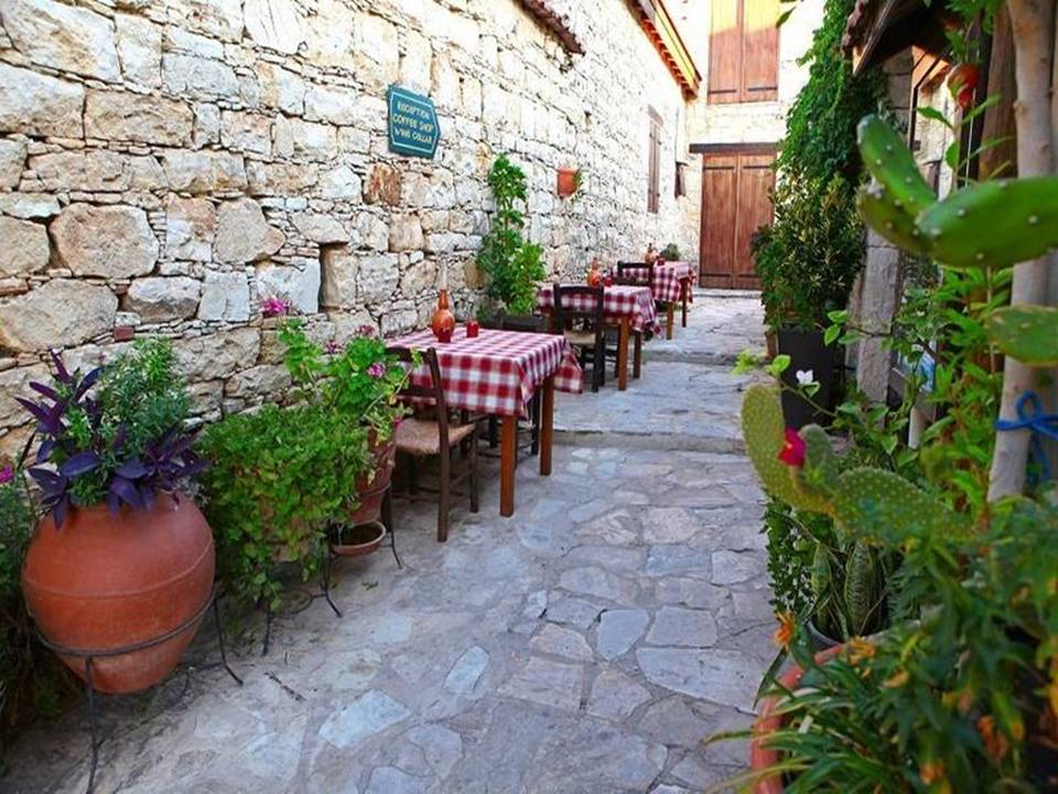 A traditional taverna in Lofou