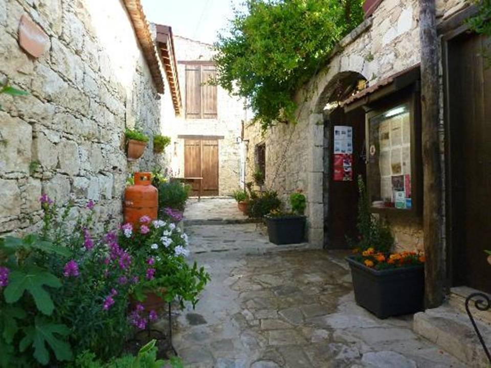 A narrow street in Lofou