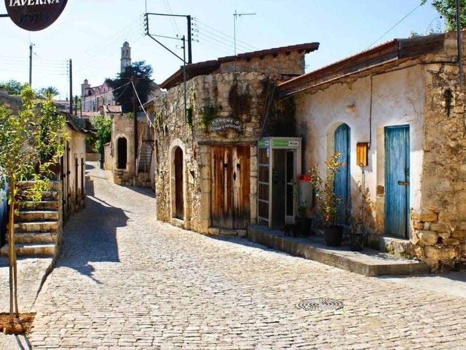 A narrow street in Lofou